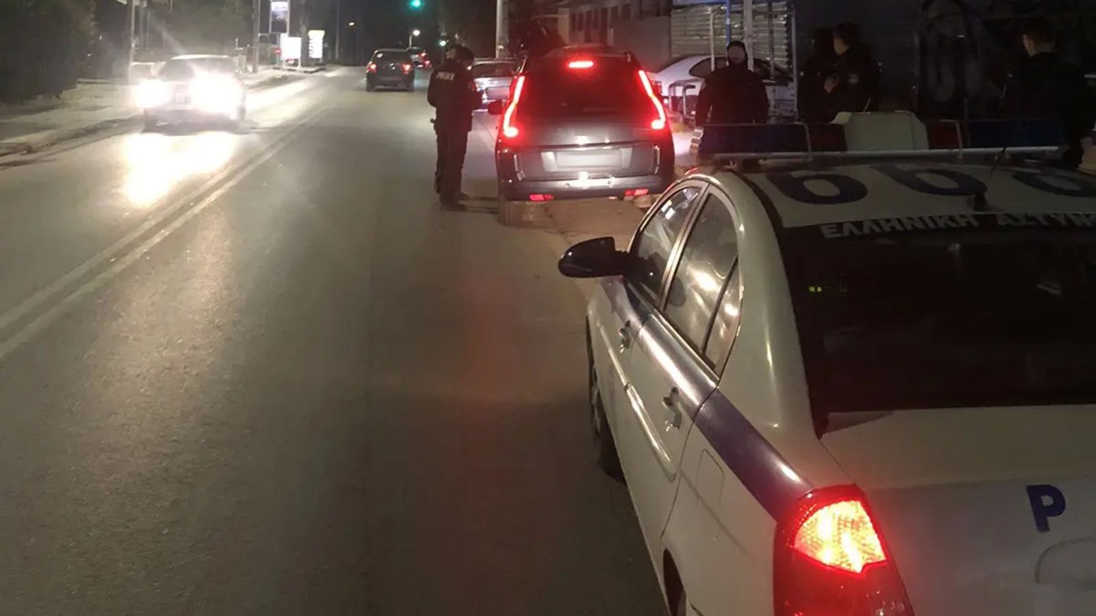  ΕΛ.ΑΣ.: «Σάρωσε» τη Δυτική Αττική - 12 οχήματα έφυγαν με γερανό